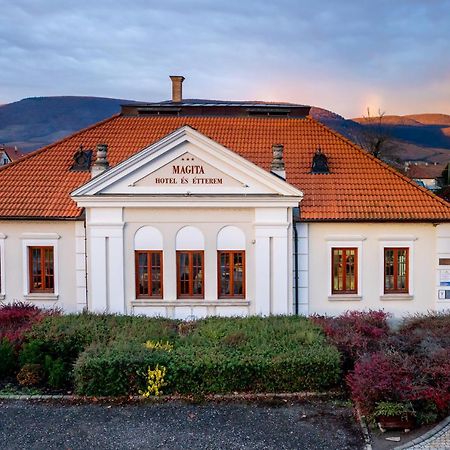 Magita Hotel Basko Екстериор снимка