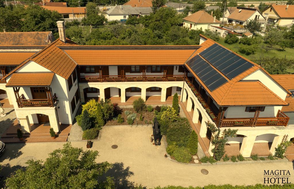 Magita Hotel Basko Екстериор снимка