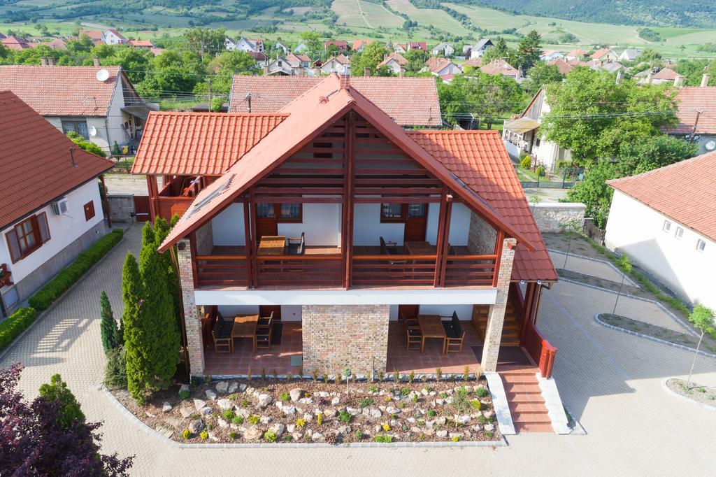 Magita Hotel Basko Екстериор снимка