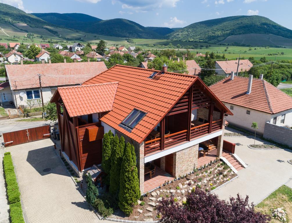 Magita Hotel Basko Екстериор снимка