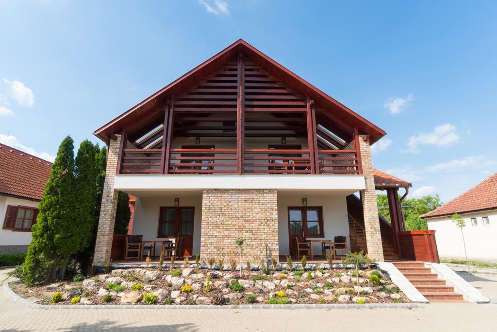 Magita Hotel Basko Екстериор снимка