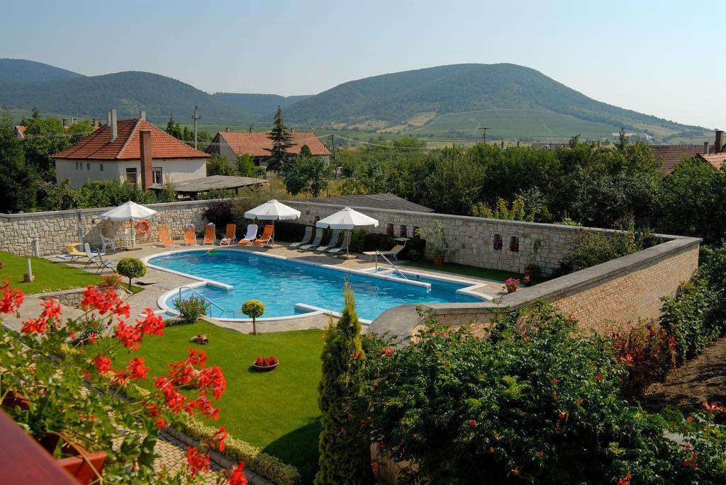 Magita Hotel Basko Екстериор снимка