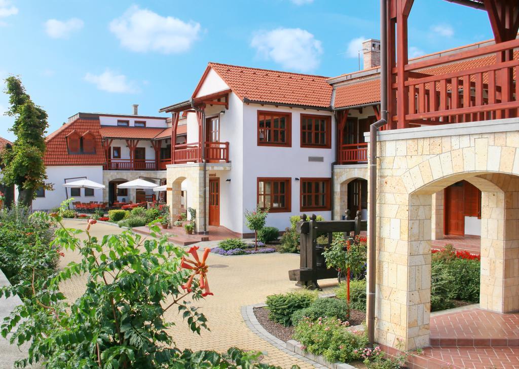 Magita Hotel Basko Екстериор снимка