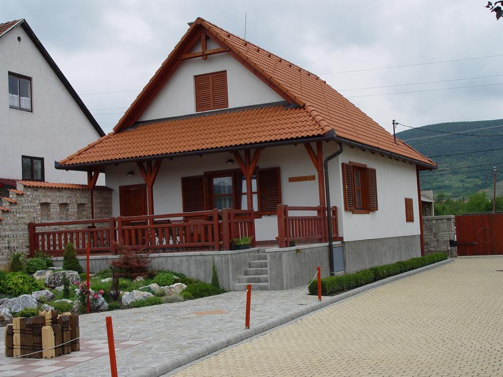 Magita Hotel Basko Екстериор снимка