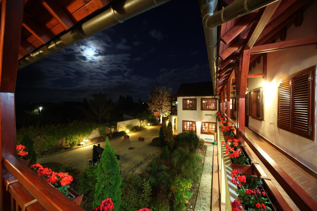 Magita Hotel Basko Екстериор снимка