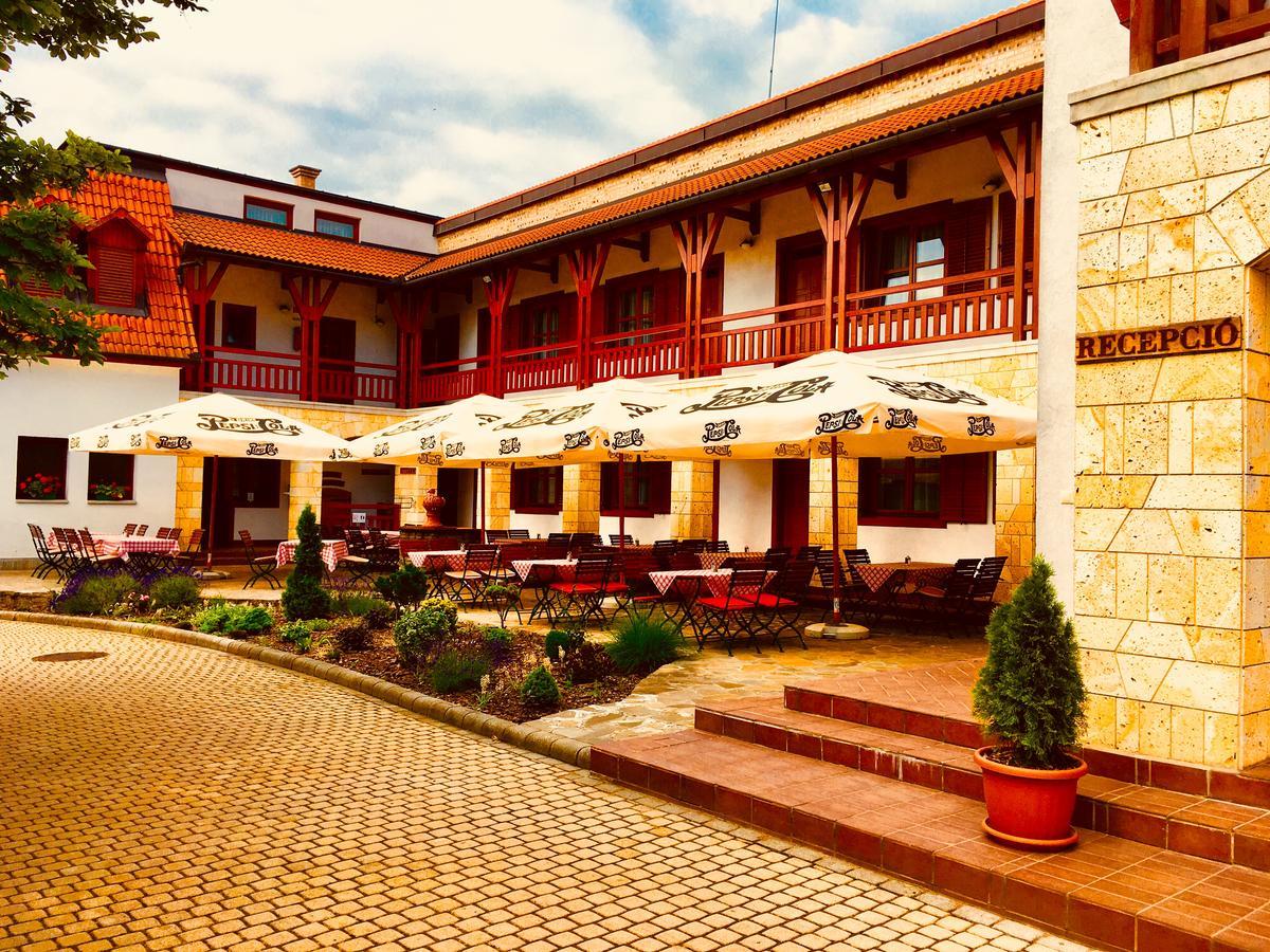 Magita Hotel Basko Екстериор снимка
