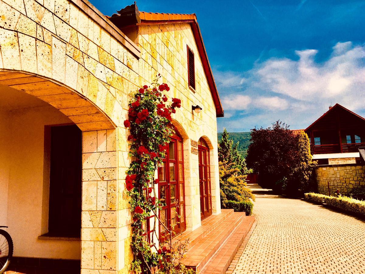 Magita Hotel Basko Екстериор снимка