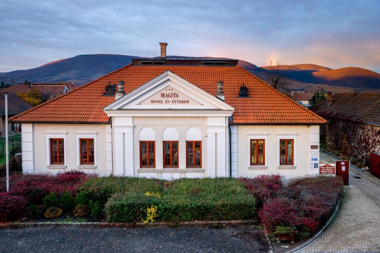Magita Hotel Basko Екстериор снимка